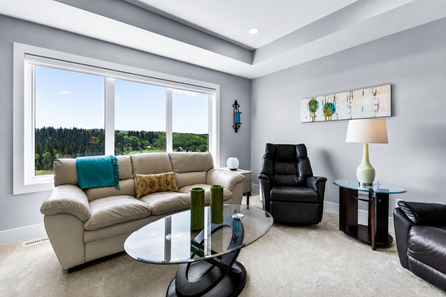Upper bonus room with ridge view window