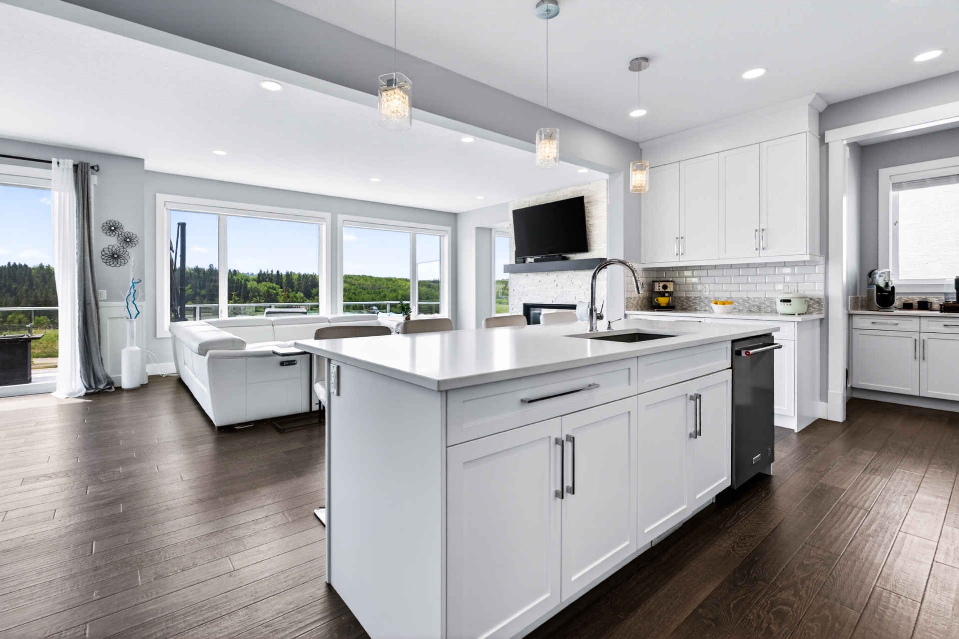 Chef's kitchen island