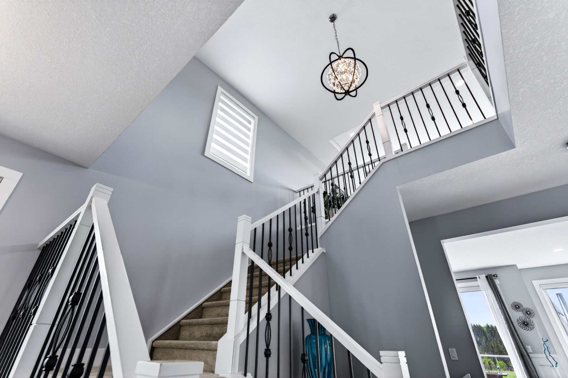 Two-storey foyer